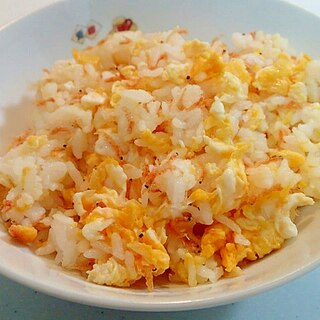 創味シャンタンで　卵と花えびのチャーハン